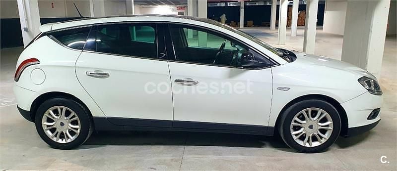 Usado Lancia Delta 120 CV (88 kW) 2012 Blanco Utilitario