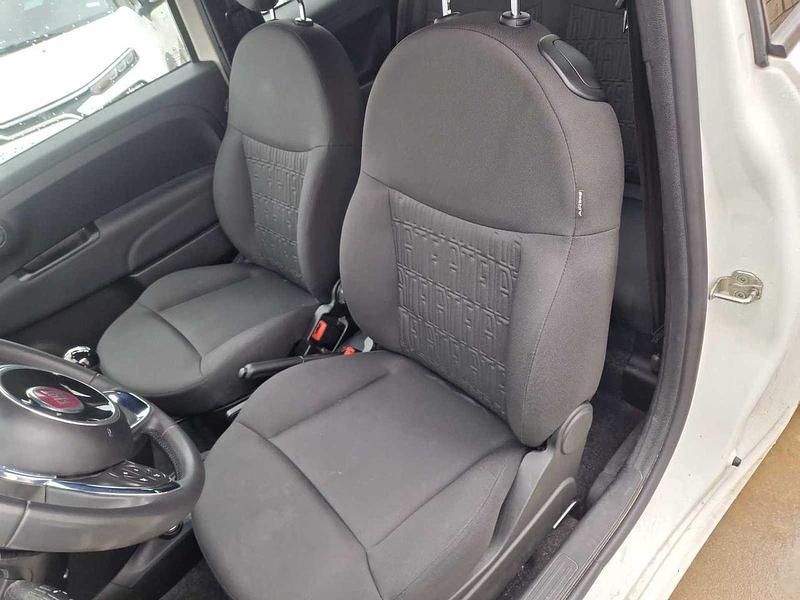 Usado Fiat 500 70 CV (51 kW) 2023 Blanco Utilitario