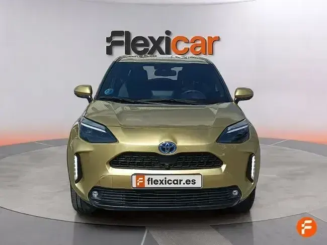 Usado Toyota Yaris Active 116 CV (85 kW) 2023 Amarillo Utilitario