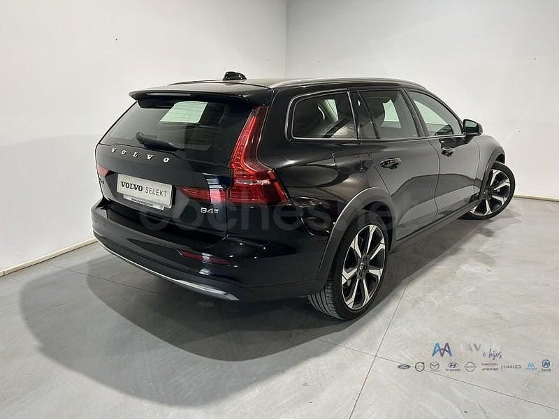 Usado Volvo V60 CC Core 197 CV (144 kW) 2023 Negro Familiar