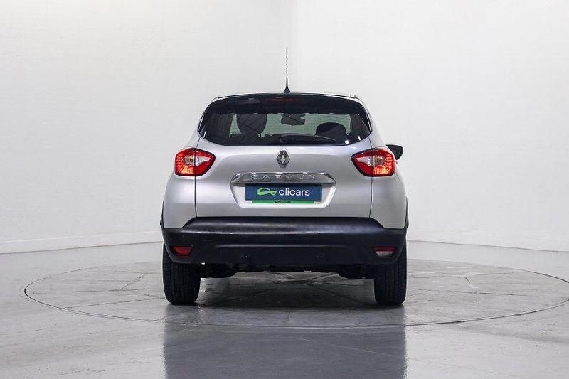 Usado Renault Captur Zen 120 CV (88 kW) 2017 Gris / plata SUV