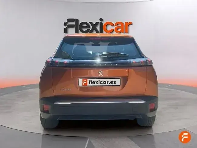 Usado Peugeot 2008 Active 100 CV (73 kW) 2023 Naranja SUV