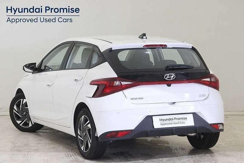 Usado Hyundai i20 101 CV (74 kW) 2023 Atlas white Utilitario