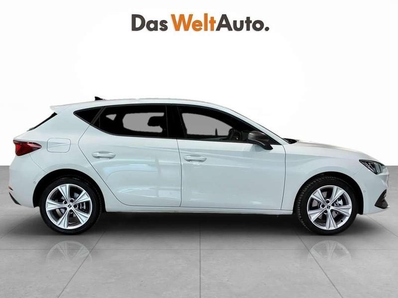 Usado Seat Leon FR 204 CV (150 kW) 2025 Blanco Utilitario