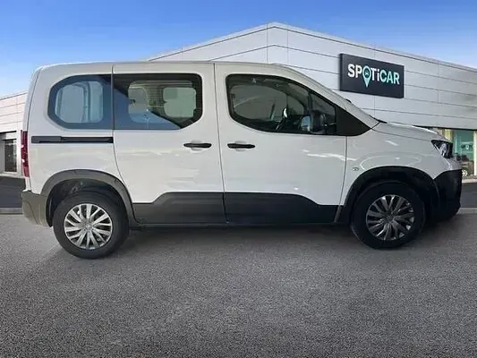 Usado Peugeot Rifter Active 100 CV (73 kW) 2022 Blanco Monovolumen