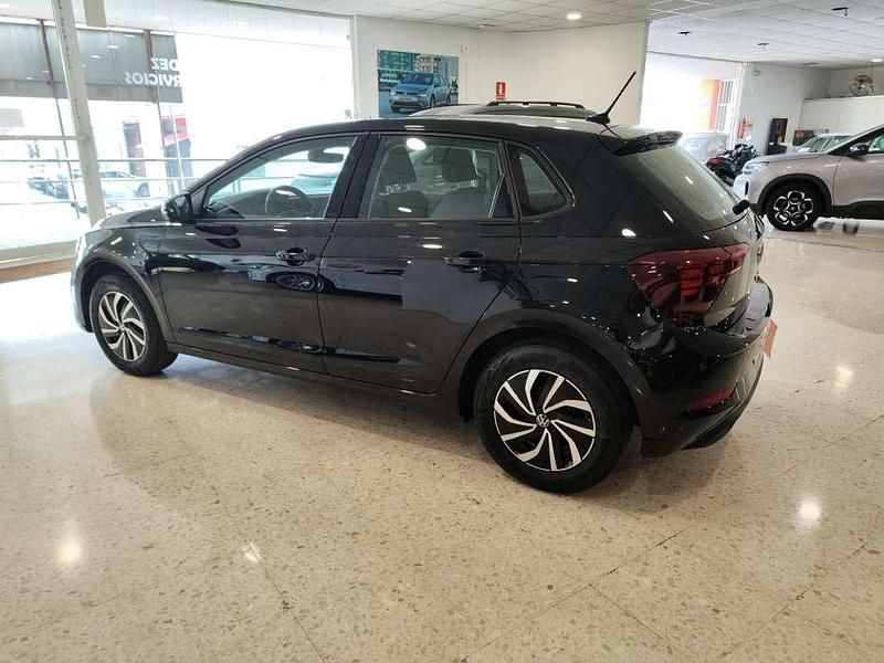 Usado VW Polo Life 95 CV (69 kW) 2024 Negro Utilitario