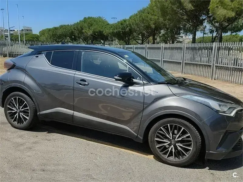 Usado Toyota C-HR Advance 122 CV (89 kW) 2018 Gris / plata SUV