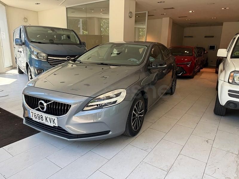 Usado Volvo V40 Momentum 122 CV (89 kW) 2019 Gris / plata Berlina