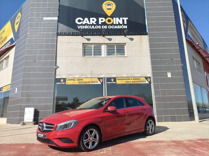 Usado Mercedes A180 Urban 109 CV (80 kW) 2013 Rojo Berlina