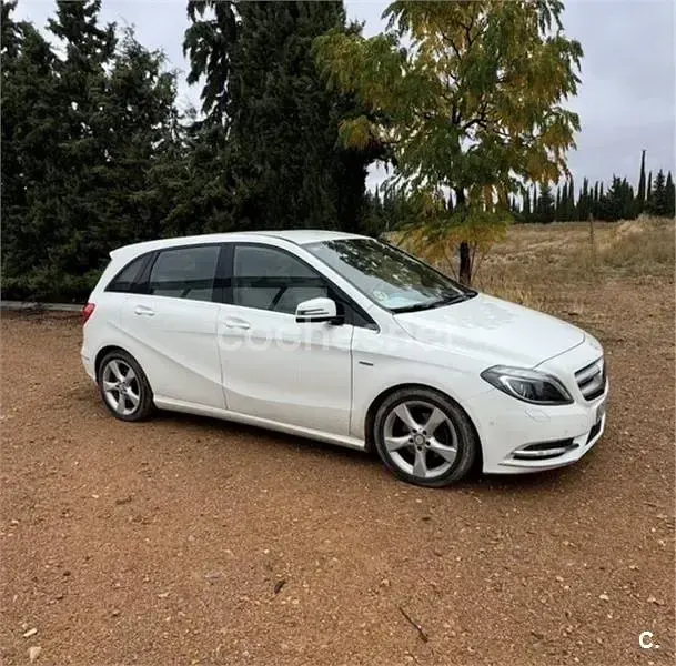 Usado Mercedes B200 136 CV (100 kW) 2012 Blanco Utilitario