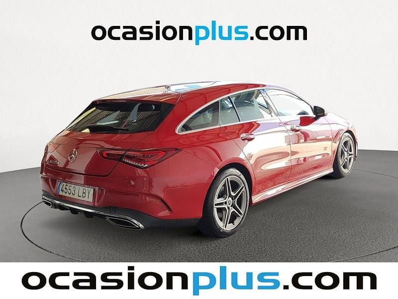 Usado Mercedes CLA220 Shooting Brake AMG 190 CV (139 kW) 2019 Rojo Familiar