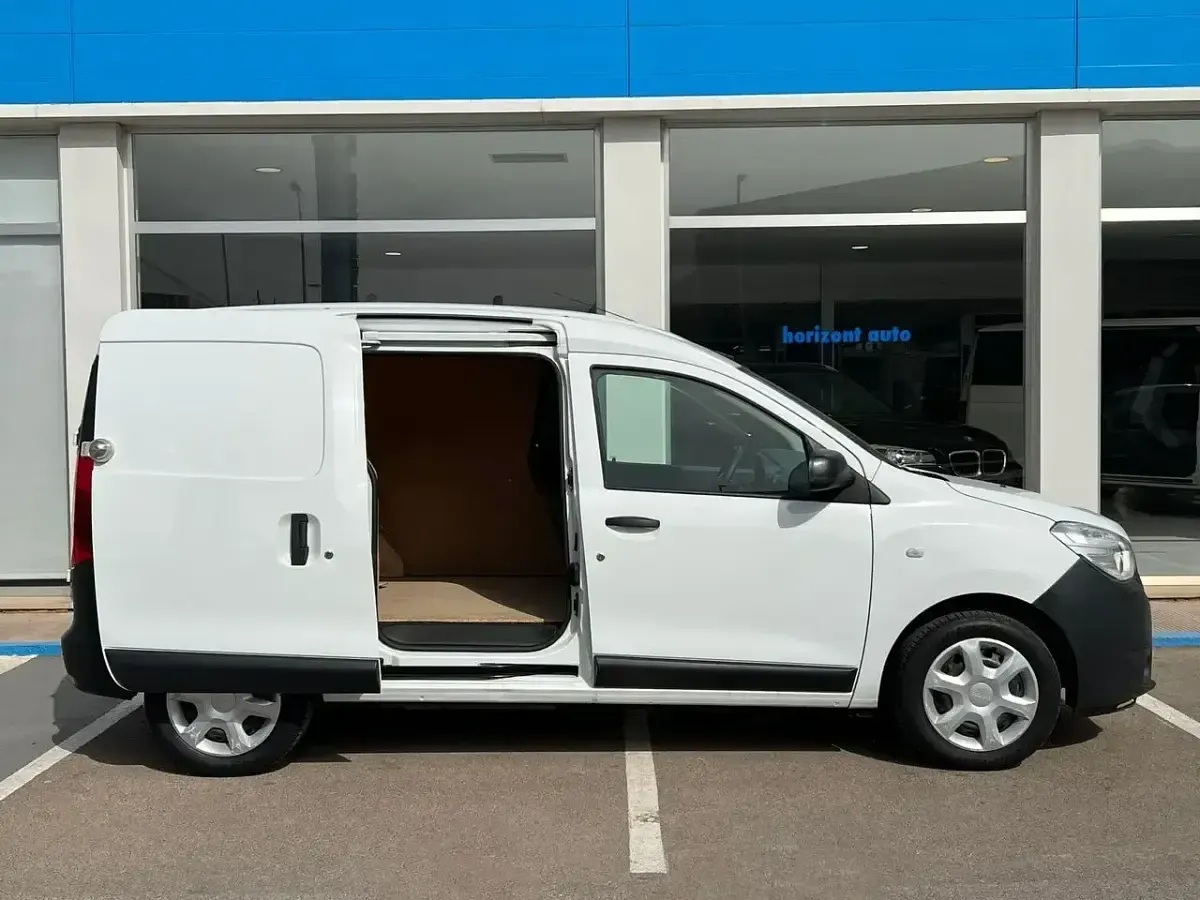 Usado Dacia Dokker Ambiance 102 CV (75 kW) 2019 Blanco Monovolumen