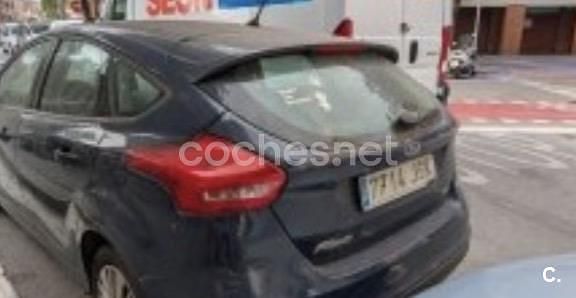 Usado Ford Focus Trend 100 CV (73 kW) 2016 Azul Berlina