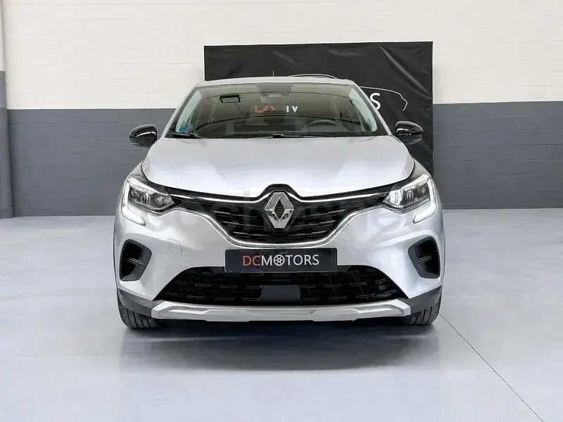 Usado Renault Captur Evolution 160 CV (117 kW) 2022 Gris / plata SUV