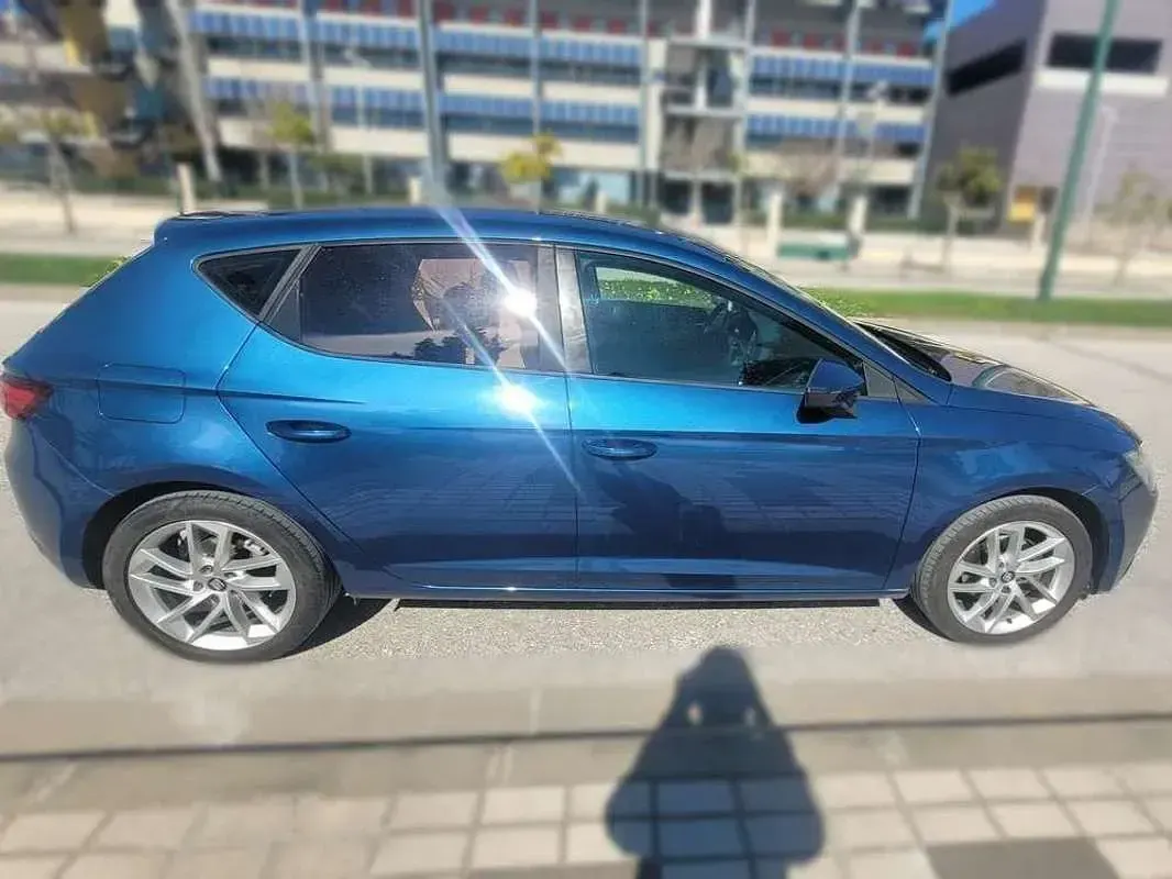 Usado Seat Leon Style 105 CV (77 kW) 2014 Azul Berlina