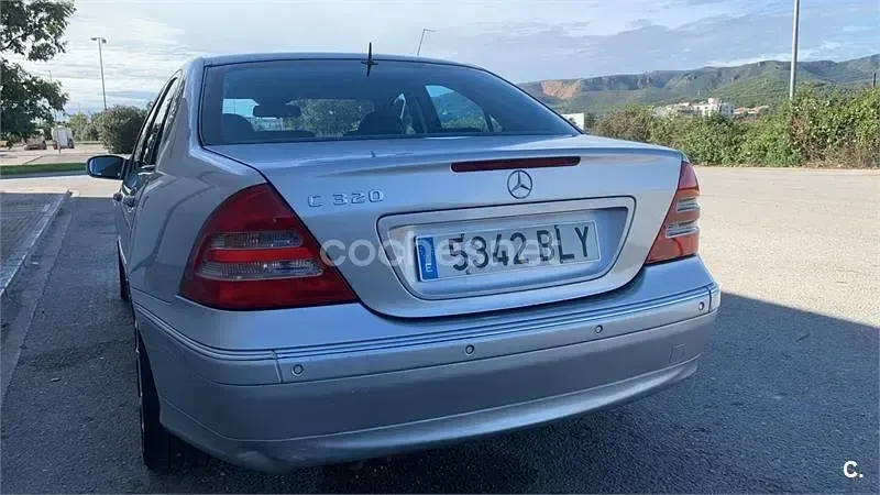 Usado Mercedes C320 Avantgarde 218 CV (160 kW) 2001 Gris / plata Berlina