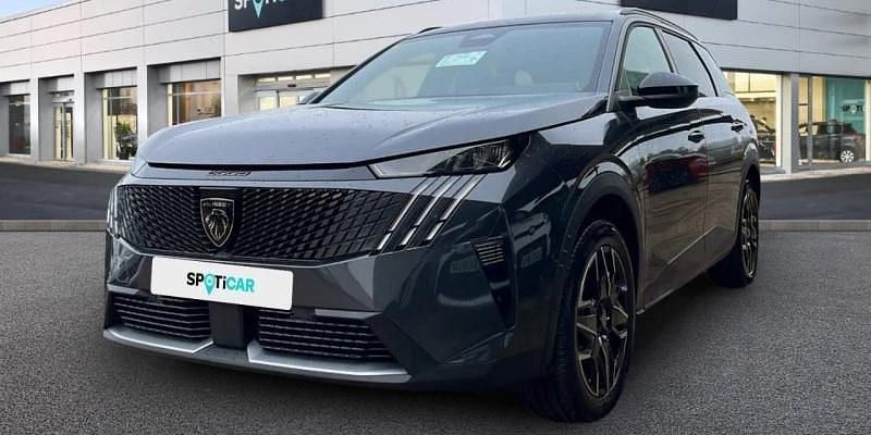 Usado Peugeot 5008 Allure 136 CV (100 kW) 2025 Gris