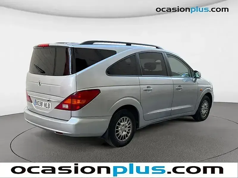 Usado SsangYong Rodius 165 CV (121 kW) 2012 Gris / plata Monovolumen