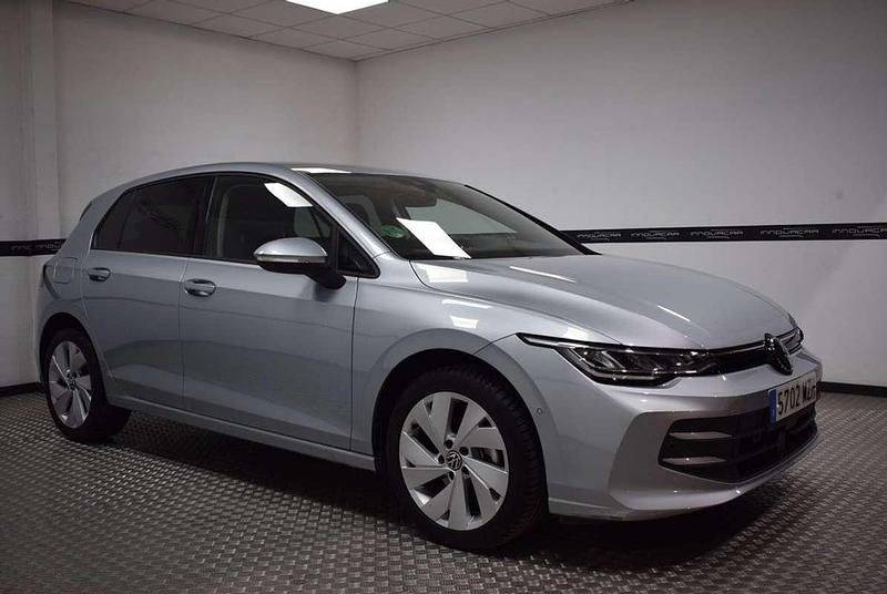 Usado VW Golf VIII 116 CV (85 kW) 2025 Gris Utilitario