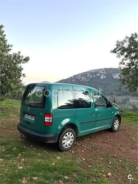 Usado VW Caddy Trendline 110 CV (80 kW) 2013 Verde Monovolumen