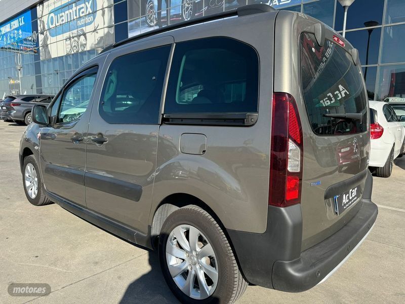 Usado Peugeot Partner Tepee Active 119 CV (87 kW) 2017 Gris Monovolumen