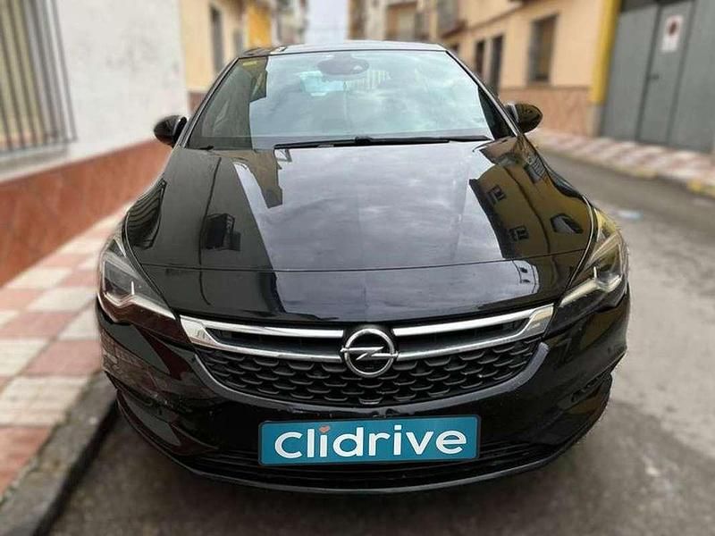 Usado Opel Astra Dynamic 110 CV (80 kW) 2016 Negro Familiar