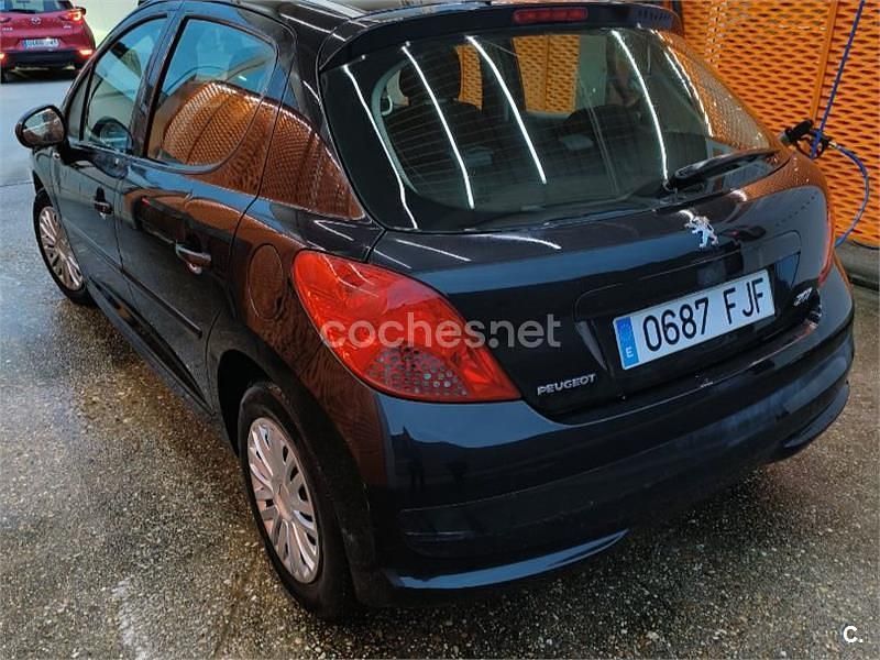 Usado Peugeot 207 70 CV (51 kW) 2007 Negro Berlina