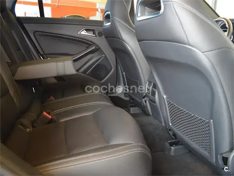 Usado Mercedes CLA220 Shooting Brake AMG line 177 CV (130 kW) 2016 Marrón Familiar