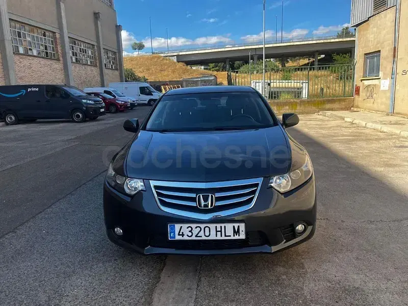 Usado Honda Accord Elegance 156 CV (114 kW) 2012 Gris / plata Berlina