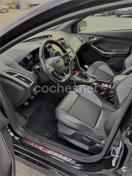 Usado Ford Focus ST 185 CV (136 kW) 2015 Negro Familiar
