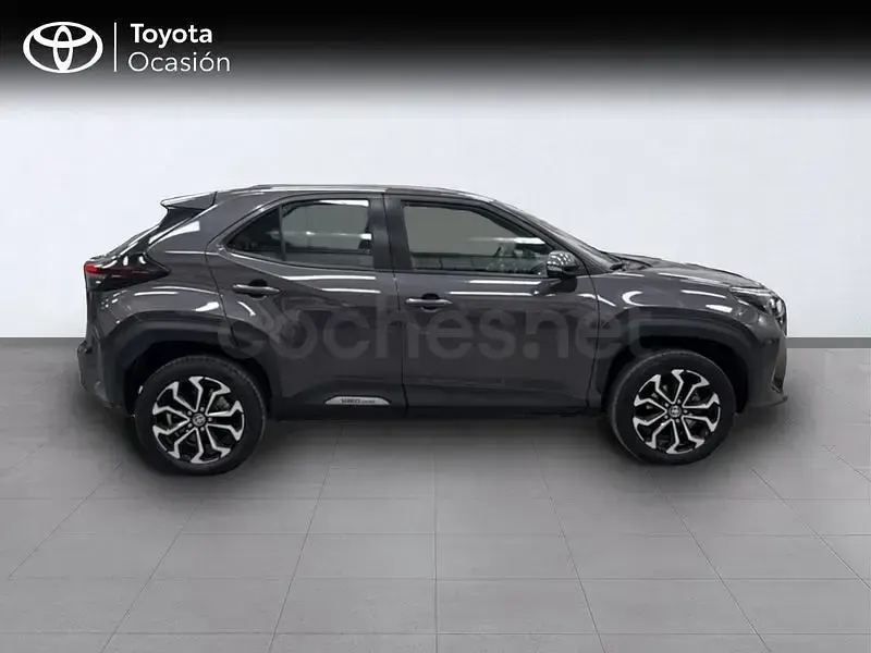 Usado Toyota Yaris Cross Active 116 CV (85 kW) 2022 Gris / plata SUV