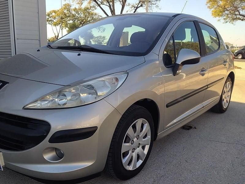 Usado Peugeot 207 70 CV (51 kW) 2006 Gris / plata Berlina