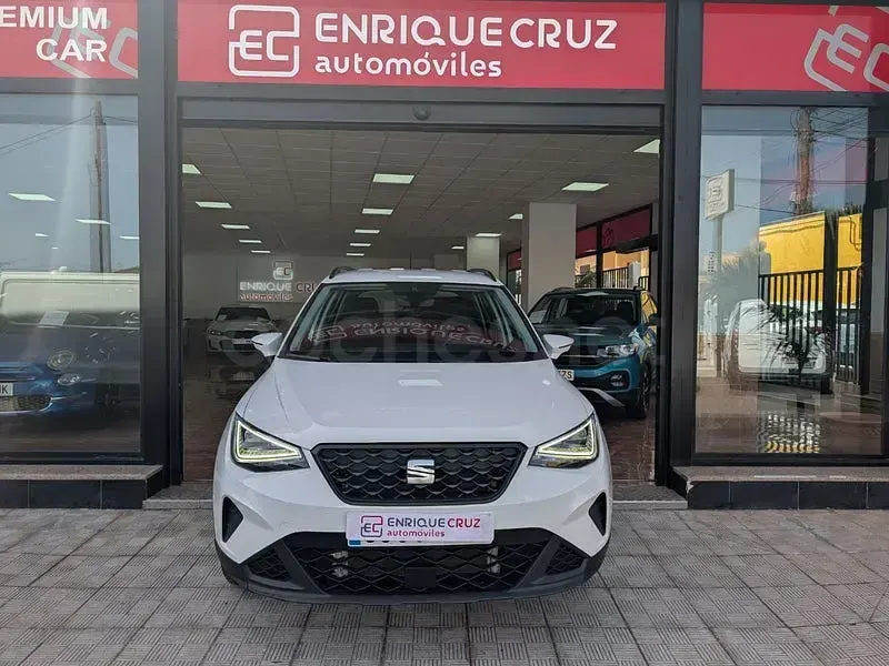 Usado Seat Arona Style 110 CV (80 kW) 2023 Blanco SUV