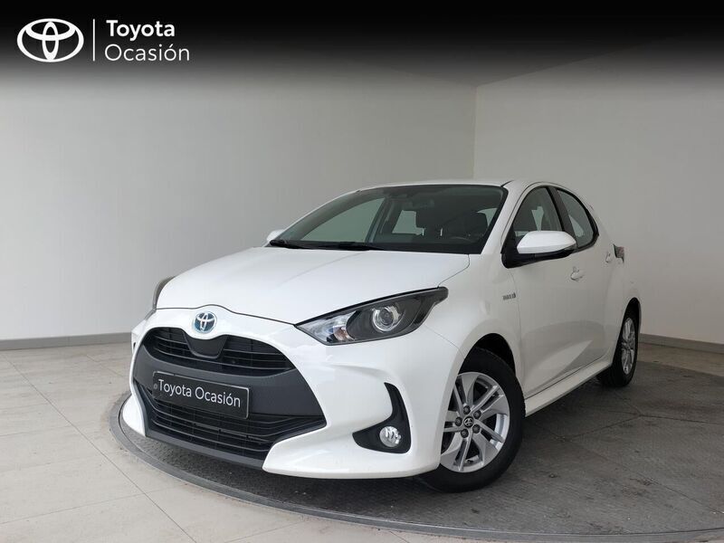 Blanco Usado 2021 Toyota Yaris Hybrid Active Berlina | 16.900 € (Buen precio) - Imagen 1/4