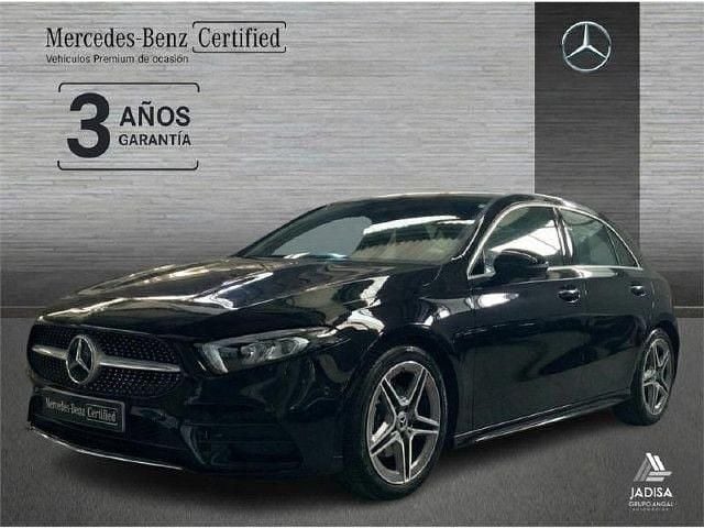 Usado Mercedes A180 AMG line 136 CV (100 kW) 2025 Negro cosmos Berlina