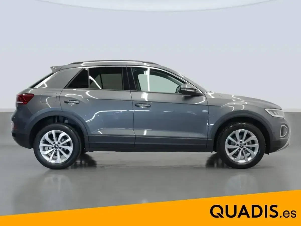 Usado VW T-Roc Life 150 CV (110 kW) 2024 Gris SUV
