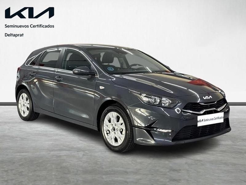 Usado Kia Ceed 120 CV (88 kW) 2023 Negro Utilitario