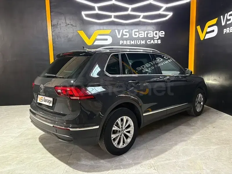 Usado VW Tiguan Life 150 CV (110 kW) 2023 Gris / plata SUV