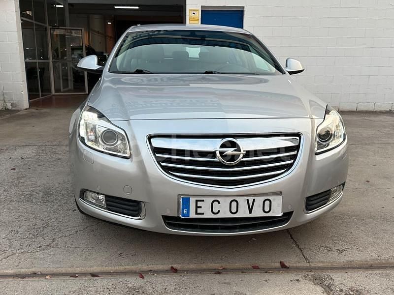 Gris / plata Usado 2013 Opel Insignia Selective Berlina | 9990 € (Precio justo) - Imagen 1/4