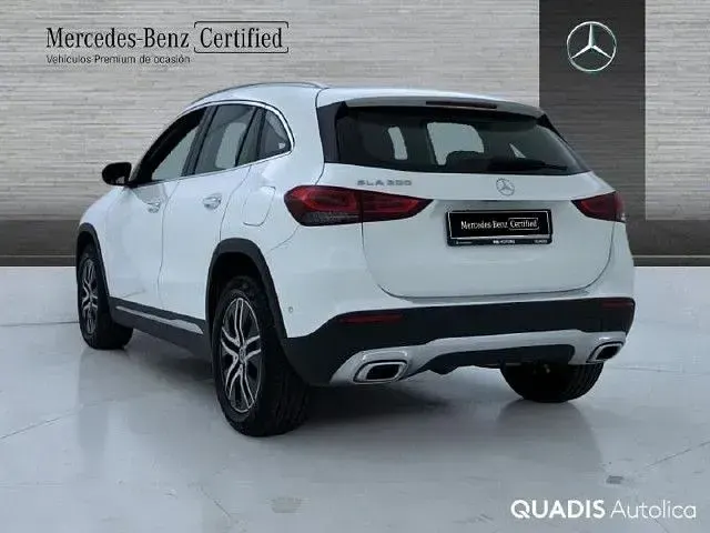 Usado Mercedes GLA200 163 CV (119 kW) 2020 Blanco polar SUV
