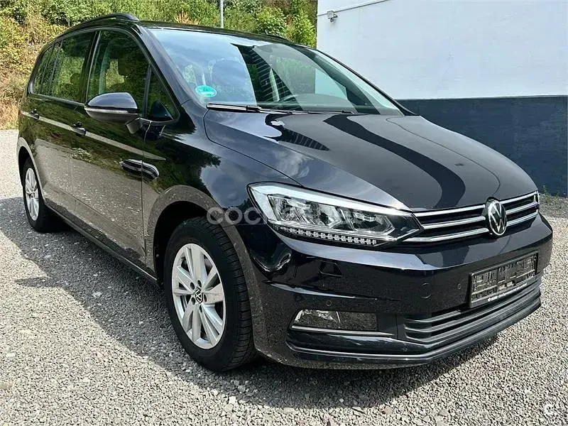 Usado VW Touran Life 150 CV (110 kW) 2023 Negro Monovolumen