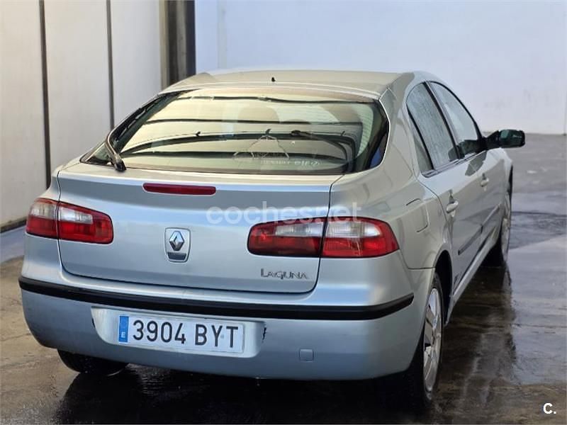 Usado Renault Laguna II Authentique 110 CV (80 kW) 2004 Gris / plata Berlina