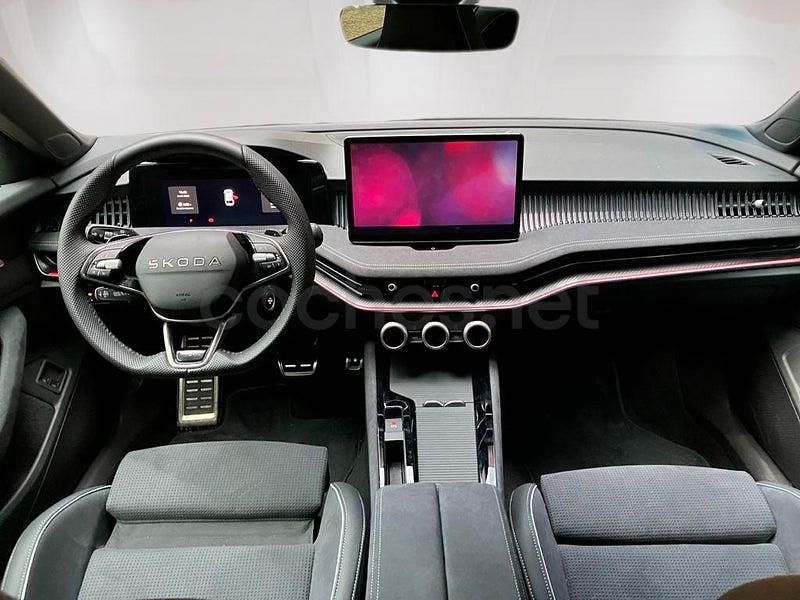 Usado Skoda Superb SportLine 204 CV (150 kW) 2025 Blanco Familiar
