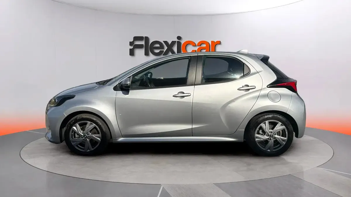 Usado Toyota Yaris Hybrid Active 116 CV (85 kW) 2025 Gris Berlina