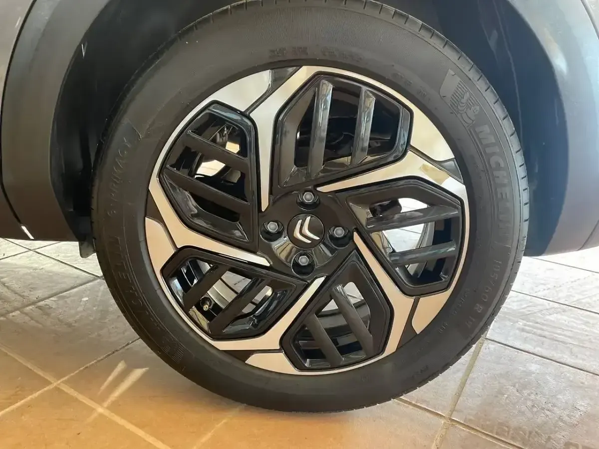 Begagnad Citroën C4 PureTech 131 HK (96 kW) 2024 Grå SUV