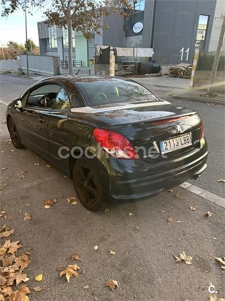 Negro Usado 2011 Peugeot 207 CC Roland Garros Descapotable | 5990 € (Un poco caro) - Imagen 1/4