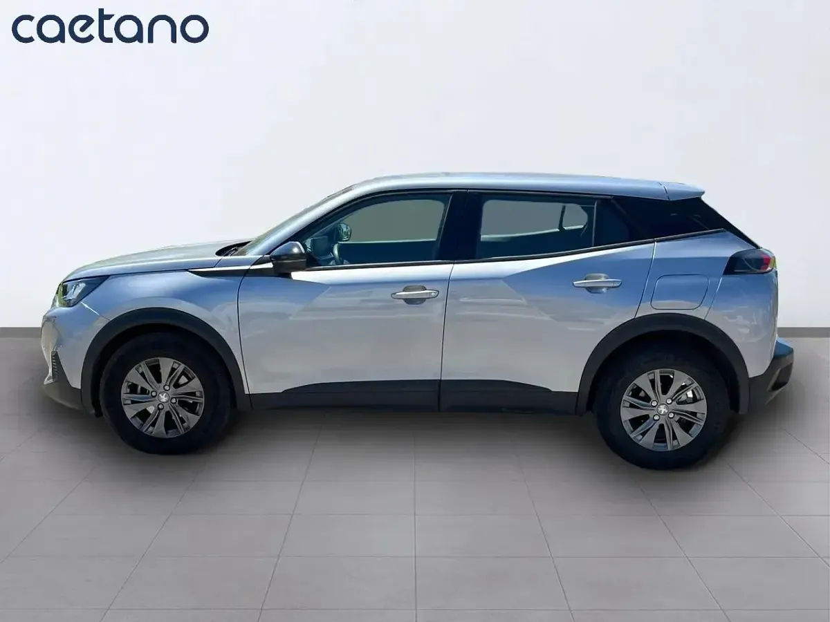 Usado Peugeot 2008 Active 100 CV (73 kW) 2022 Gris SUV