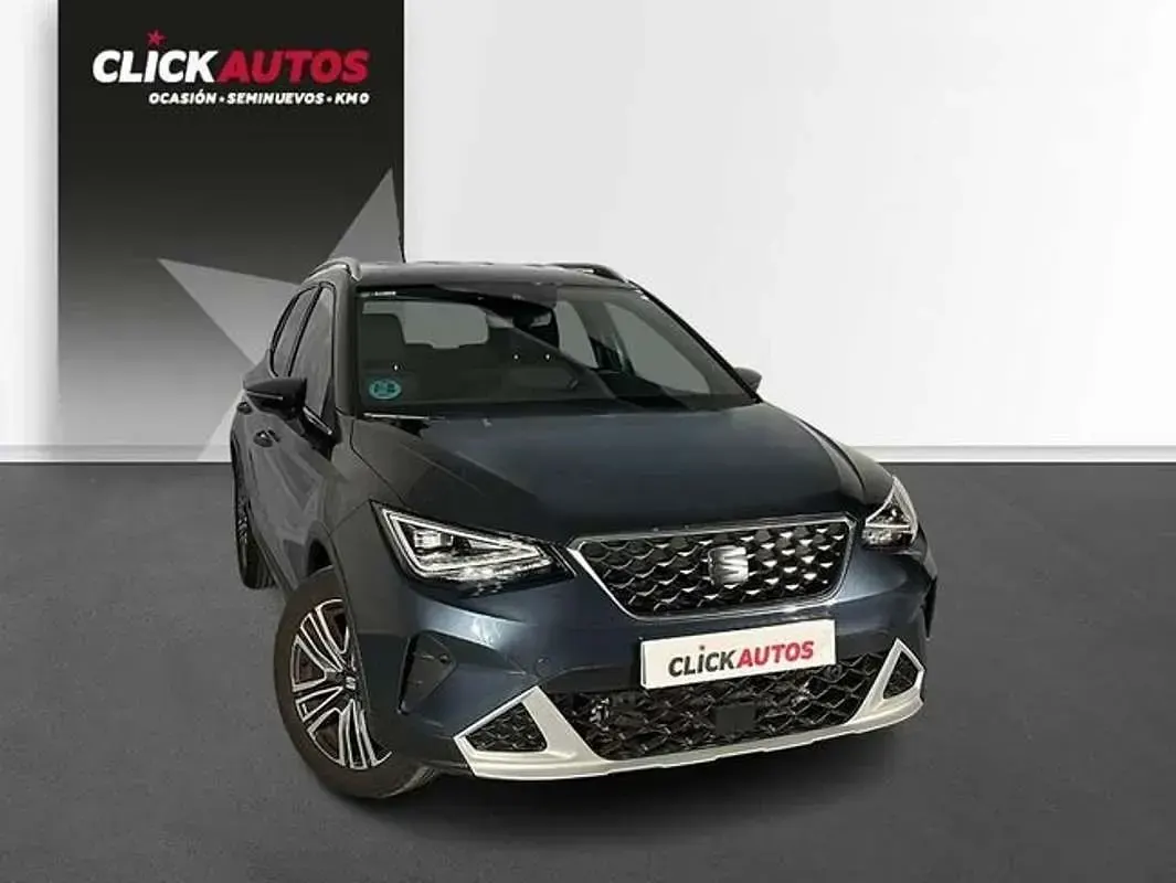 Usado Seat Arona Xperience 110 CV (80 kW) 2023 Gris SUV