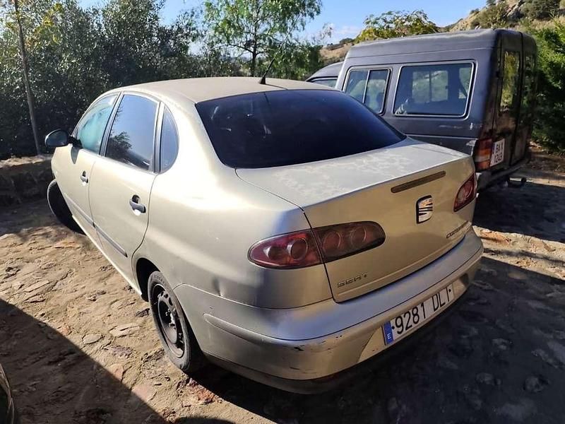 Usado Seat Cordoba Reference 99 CV (72 kW) 2006 Gris Utilitario