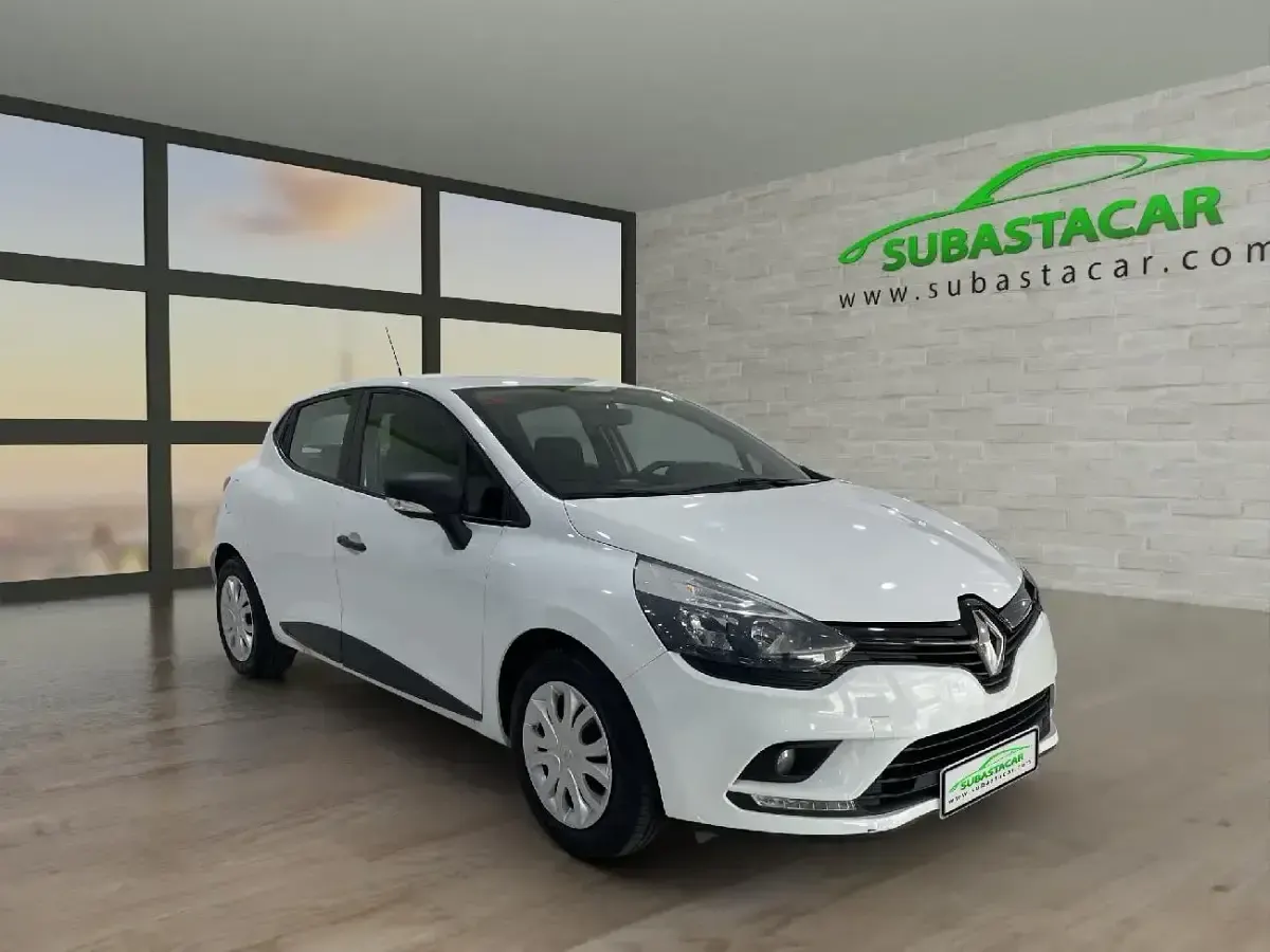 Usado Renault Clio Business 75 CV (55 kW) 2019 Blanco Utilitario
